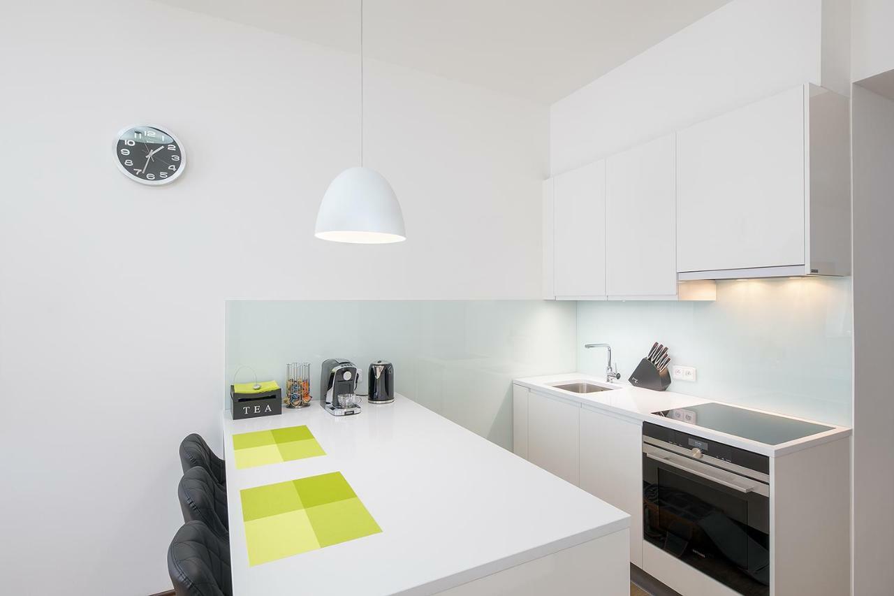 Apartment Near City Centre With Parking Place プラハ エクステリア 写真